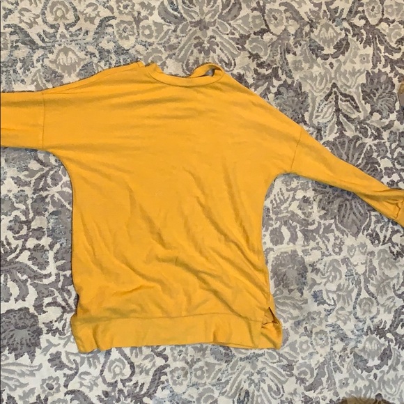 a cute sweater, perfect with a skirt! - Picture 2 of 2